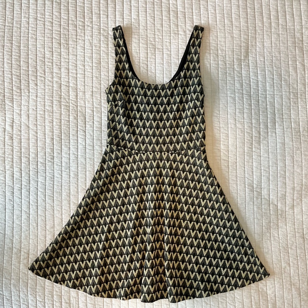 Love..ady black and gold skater dress, Small